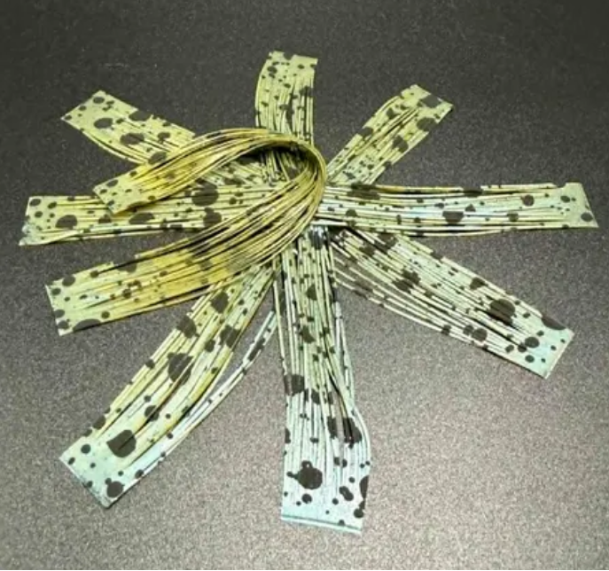 SKIRT TABS
