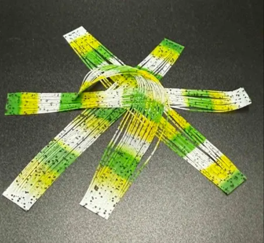 SKIRT TABS